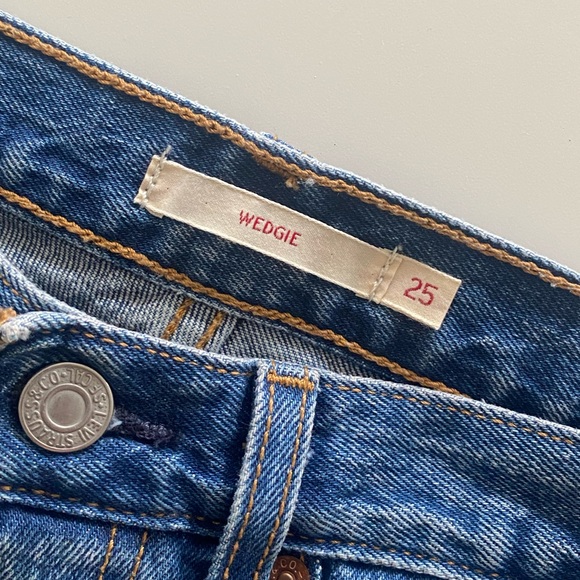Levi’s Wedgie Jeans - Picture 2 of 3